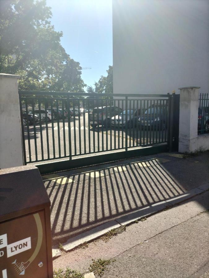 Joli Appartement Proche Metro リヨン エクステリア 写真