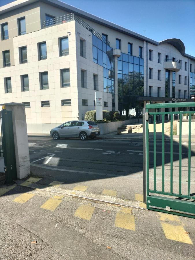 Joli Appartement Proche Metro リヨン エクステリア 写真