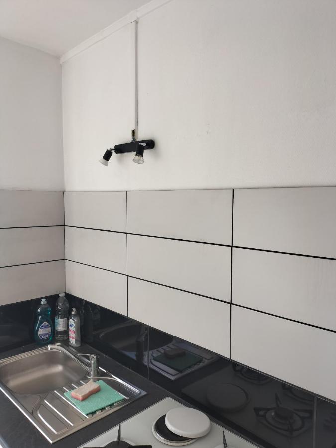 Joli Appartement Proche Metro リヨン エクステリア 写真